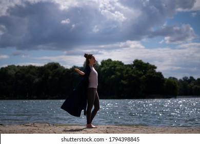 リゾート 女性 後ろ姿 の写真素材 画像 写真 Shutterstock