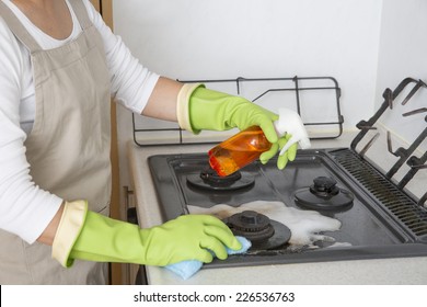 Women To The Gas Stove Cleaning