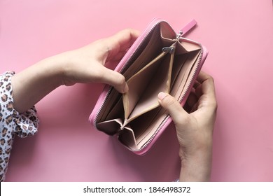  Women Hand Open An Empty Wallet On Pink Background 
