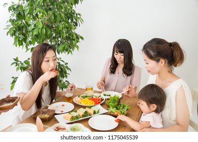 日本人 家族 食事 Images Stock Photos Vectors Shutterstock