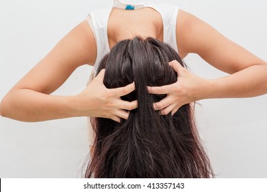 Women Itching Scalp