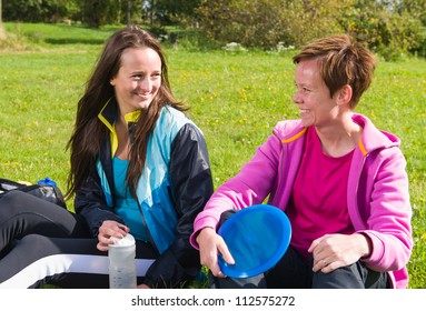 Women Keeps Pause During The Disc Golf Game