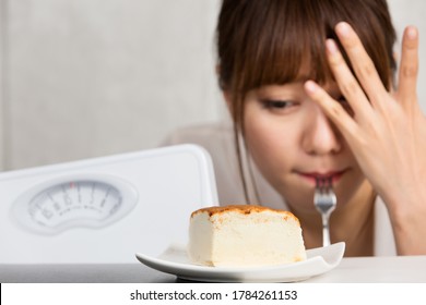 Women on a diet suppress their appetite.