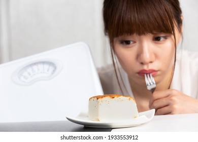 Women On A Diet Suppress Their Appetite.