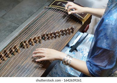 Women Playing Zither Chinese Instruments Stock Photo 1149365636 ...