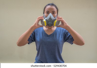 Women Protection Cartridge Respirator Gas Mask - Close Up