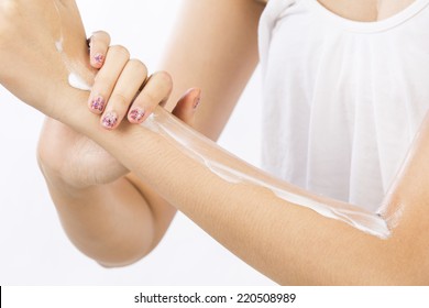Women use body lotion on your arms.