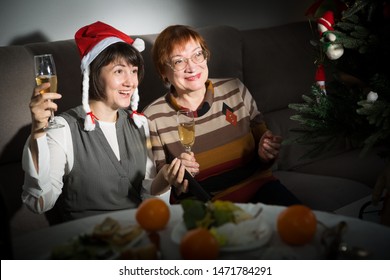  Women Watching Christmas Tv Program