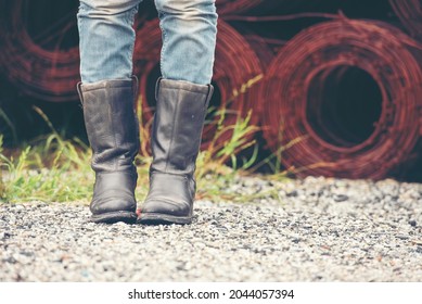 women wearing work boots