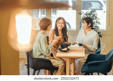 Women who come to girls' parties, lunches, cafes, and restaurants - Powered by Shutterstock