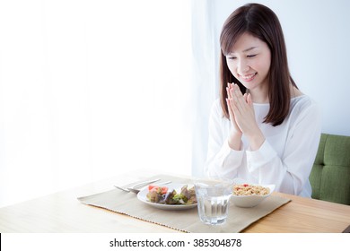 Women who eat breakfast, Let's eat - Shutterstock ID 385304878