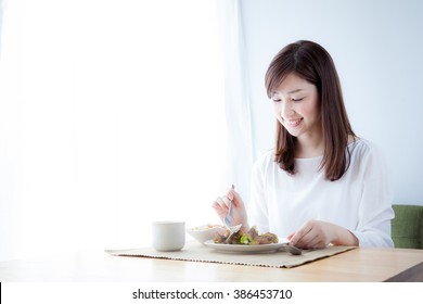 料理 女性 日本人 Stock Photos Images Photography Shutterstock