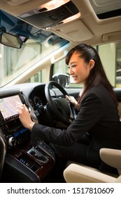 Women Who Enter Car Navigation