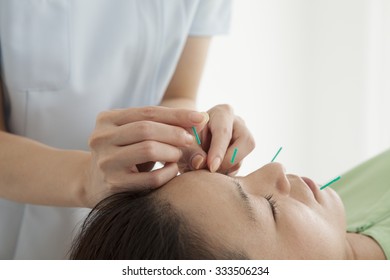Women who get stabbed a needle in the face