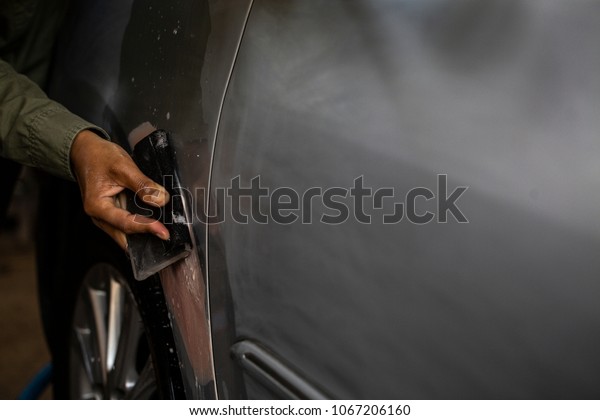 Women\'s\
car wash and car polishing in car coloring\
shop.