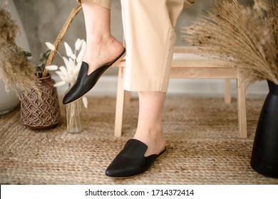 women's shoes on legs, fashionable style, beige color, mirror, instagram trends, at home or indoors, casual style