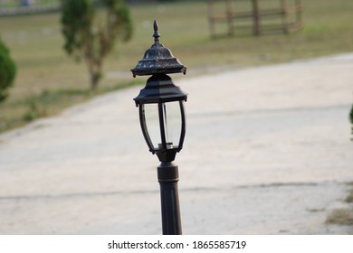 Wonderful light use on road
