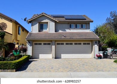  A Wonderful Two Story Cottage With Solar Panels On The Roof. Del Mar City, California.