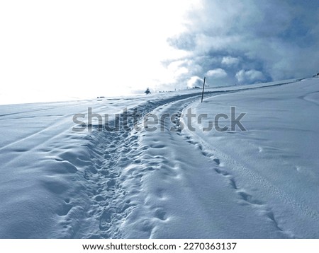 Spuren im Schnee Himmel