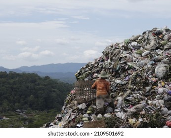 1,345 Indonesian garbage Images, Stock Photos & Vectors | Shutterstock