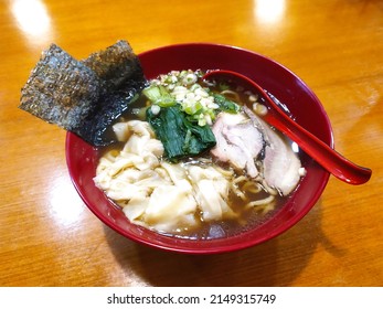 Wonton Noodle Soup With Seaweed