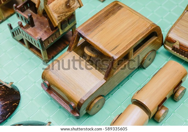 wood car\
toy