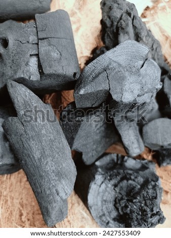Wood charcoal is also used in industries such as steelmaking, chemical production, and air treatment. The advantages of wood charcoal include good durability, efficient combustion, and low content of 