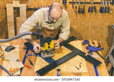 Wood Craftsman Using A Vertical Milling Machine