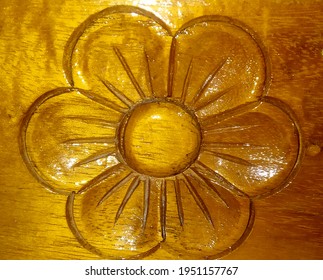 Wood Craving With Flower Cut