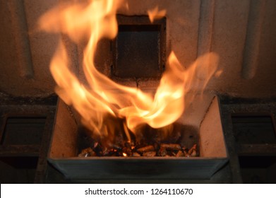 Immagini Foto Stock E Grafica Vettoriale A Tema Pellet Fire