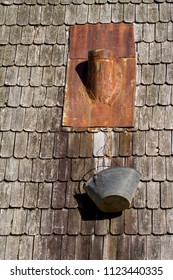 Wood Roof - Old Traditional Method For Roofing - Cedar Roof Shingles And Shakes Are Renowned For Their Insulation Qualities, Dimensional Stability And Natural Resistance To The Elements.