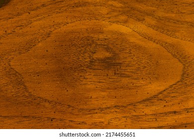 A wood surface with a pattern in the shape of an eye.
