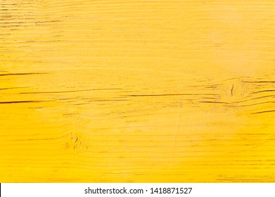Hình ảnh Nền gỗ vân sậm màu vàng sẽ là nguồn cảm hứng tuyệt vời cho những người yêu thích đồ họa và thiết kế. Những họa tiết vân gỗ và màu vàng sáng lấp lánh sẽ giúp bạn thỏa sức sáng tạo và tạo ra những thiết kế độc đáo và ấn tượng.