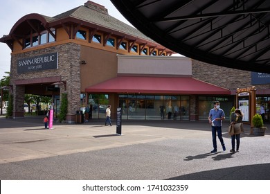 Woodburn, OR, USA - May 25, 2020: Woodburn Premium Outlets, An Outlet Mall In Oregon, Reopens On Memorial Day Weekend. Stores Are Required To Comply With Safety Protocols And Have Occupancy Limits.