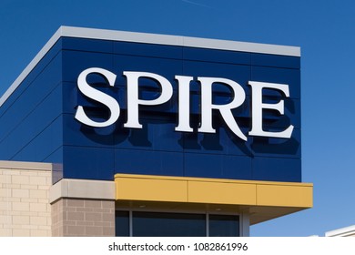 WOODBURY, MN/USA - APRIL 28, 2018: Spire Credit Union Exterior Sign And Trademark Logo.