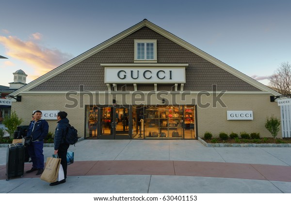 gucci in woodbury commons