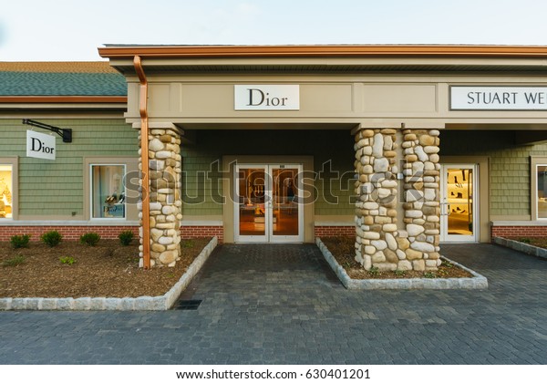 woodbury commons dior