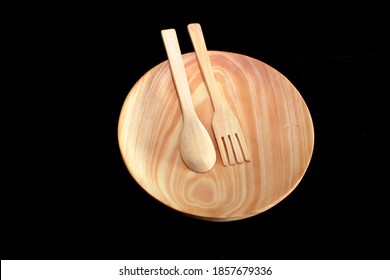 Woodcraft plate and spoon for interiors and kitchen tools made from pinewood.