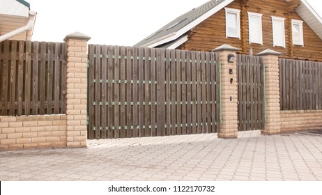 Wooden automatic gates in the villa