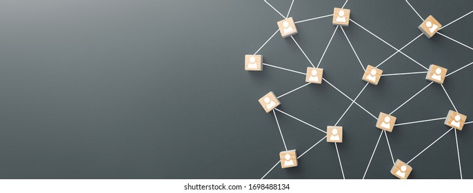 Houten blokken met elkaar verbonden op blauwe achtergrond. Teamwork, netwerk en community concept.