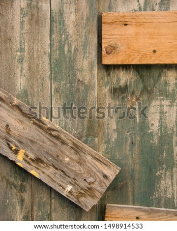 Wooden boards crosser over eachtother