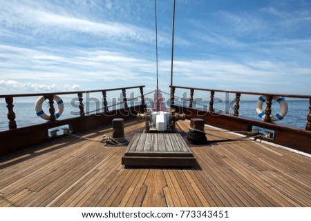  Wooden Boat with Teak Deck