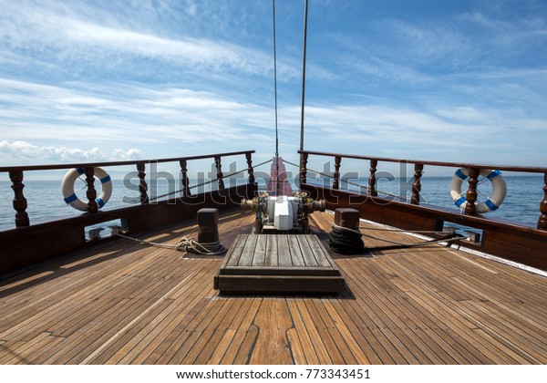  Wooden Boat with Teak\
Deck
