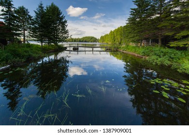 Canada Cottage Images Stock Photos Vectors Shutterstock