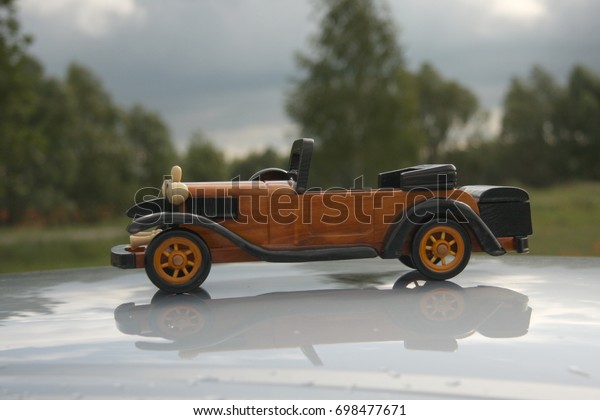 Wooden car model, wooden car\
toy