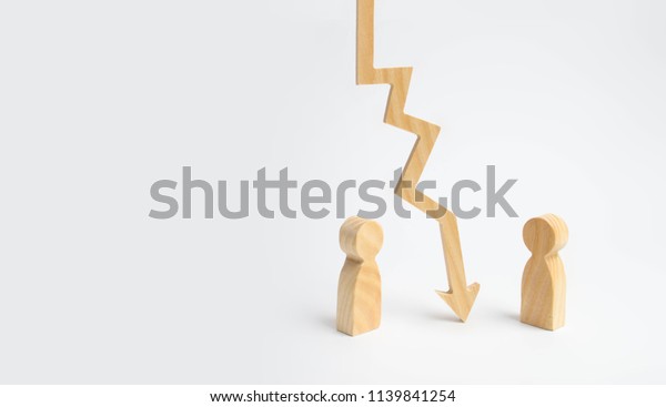 A wooden chart arrow down divides the two\
people discussing the case. Termination and breakdown of relations,\
breaking ties. Contract break, conflict of interests. Negotiations\
of businessmen.
