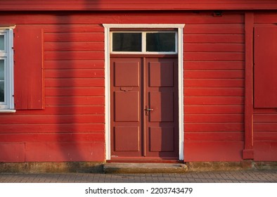 Wooden Country House Exterior. Classical Building Traditions. Falu Red Dye. Scandinavia, Europe. Tourism, Vacations, Home Office, Real Estate Development, Lifestyle