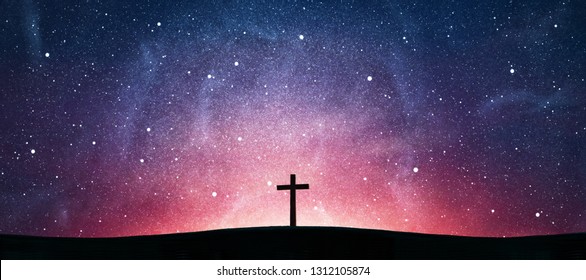 hölzernes Kreuz auf abstraktem Himmelshintergrund. christliches Konzept