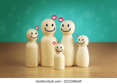 Wooden Figures Of Family Members, Family Relationship Symbols, A Warm Family, Caring For Family Members And Planning The Future Of Children.