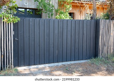 Wooden Luxurious Gate Fencing Facade Modern New Home Style Wood Street View Outdoor